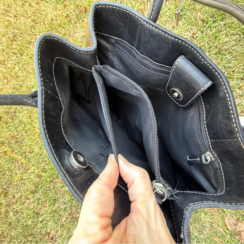 Fossil Black Leather Shoulder Bag with Key Charm - Picture 5 of 11